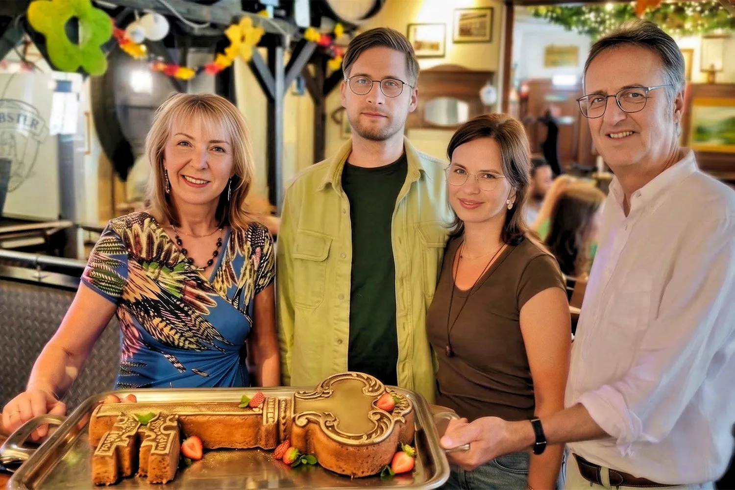 Die bisherige und die neue Leitung des Webster Brauhaus in der Braustube